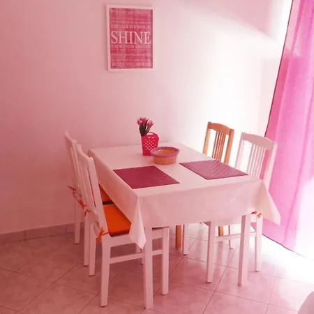 Cute Near The Sea Apartman *