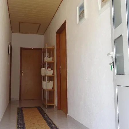 Apartman Cute Near The Sea Slatine