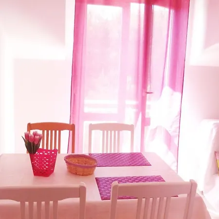 Cute Near The Sea Apartman