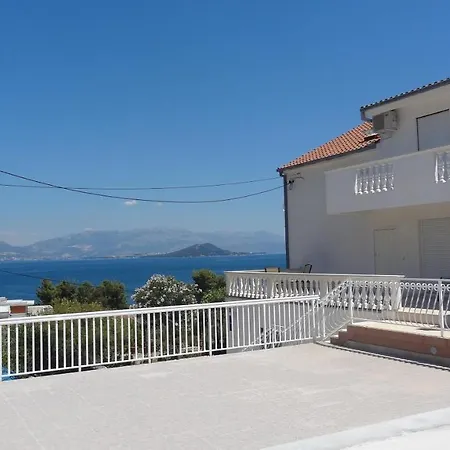 Apartman Cute Near The Sea Slatine