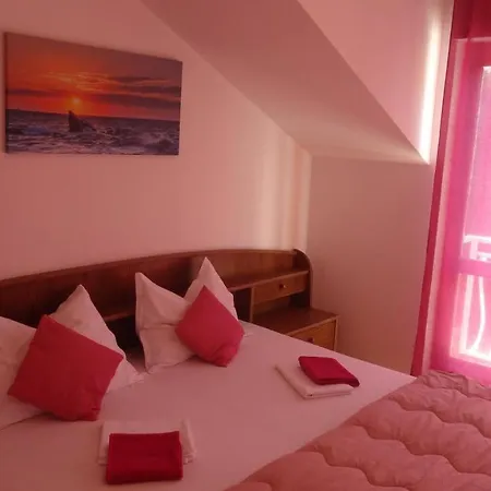 Cute Near The Sea Apartman Slatine