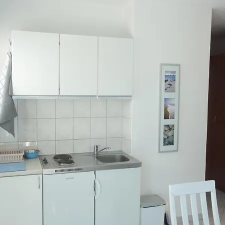 Cute Near The Sea Apartman